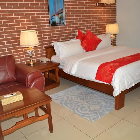 Grand Hotel Aeroport, Douala Bagian luar foto