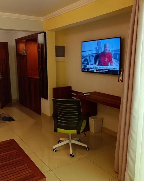 Grand Hotel Aeroport, Douala Bagian luar foto
