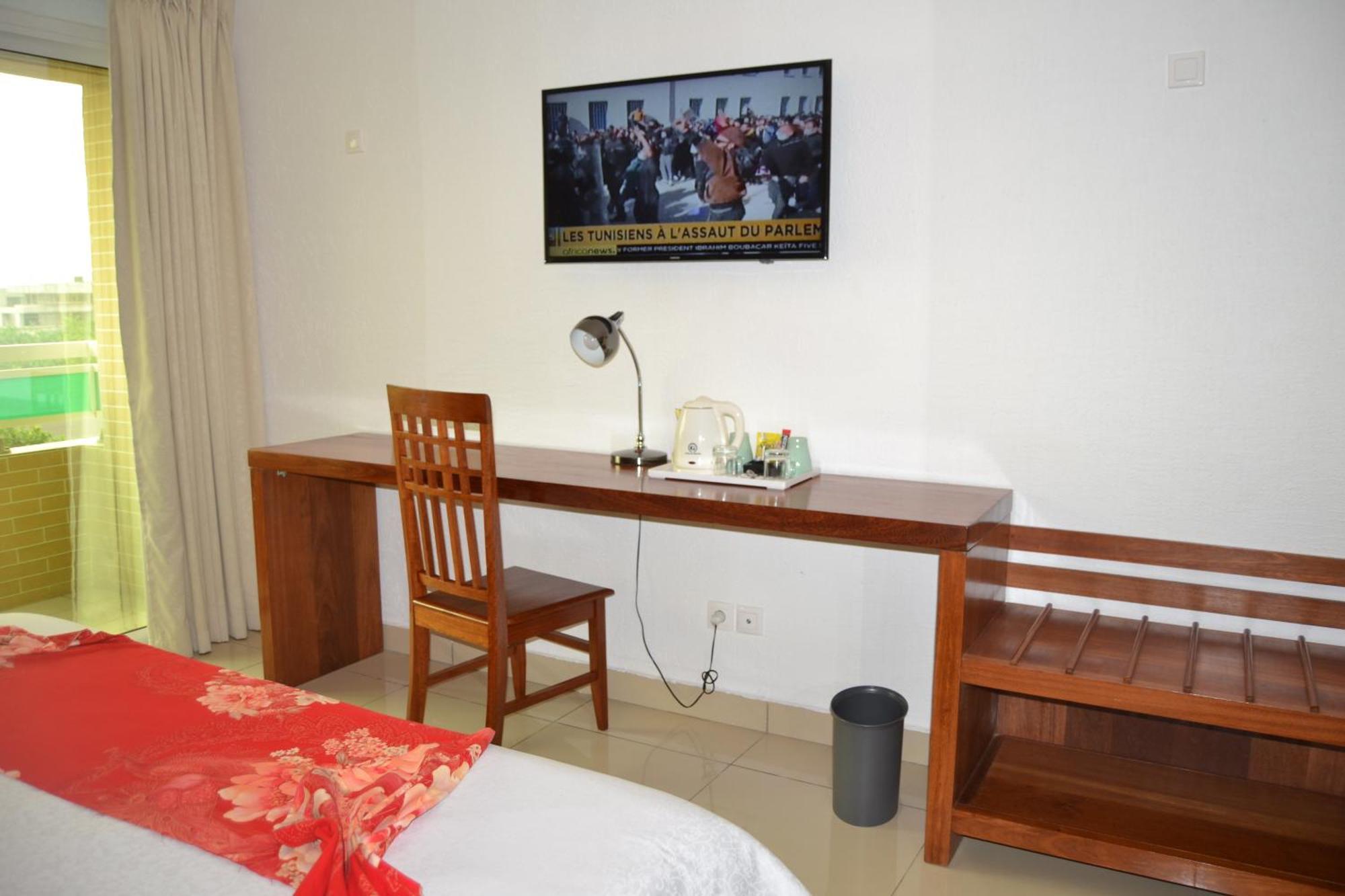 Grand Hotel Aeroport, Douala Bagian luar foto
