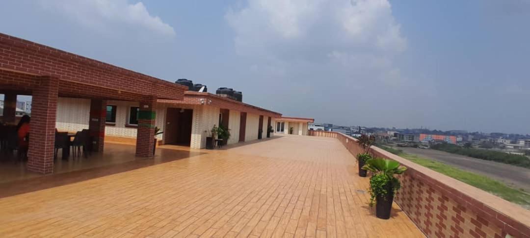 Grand Hotel Aeroport, Douala Bagian luar foto