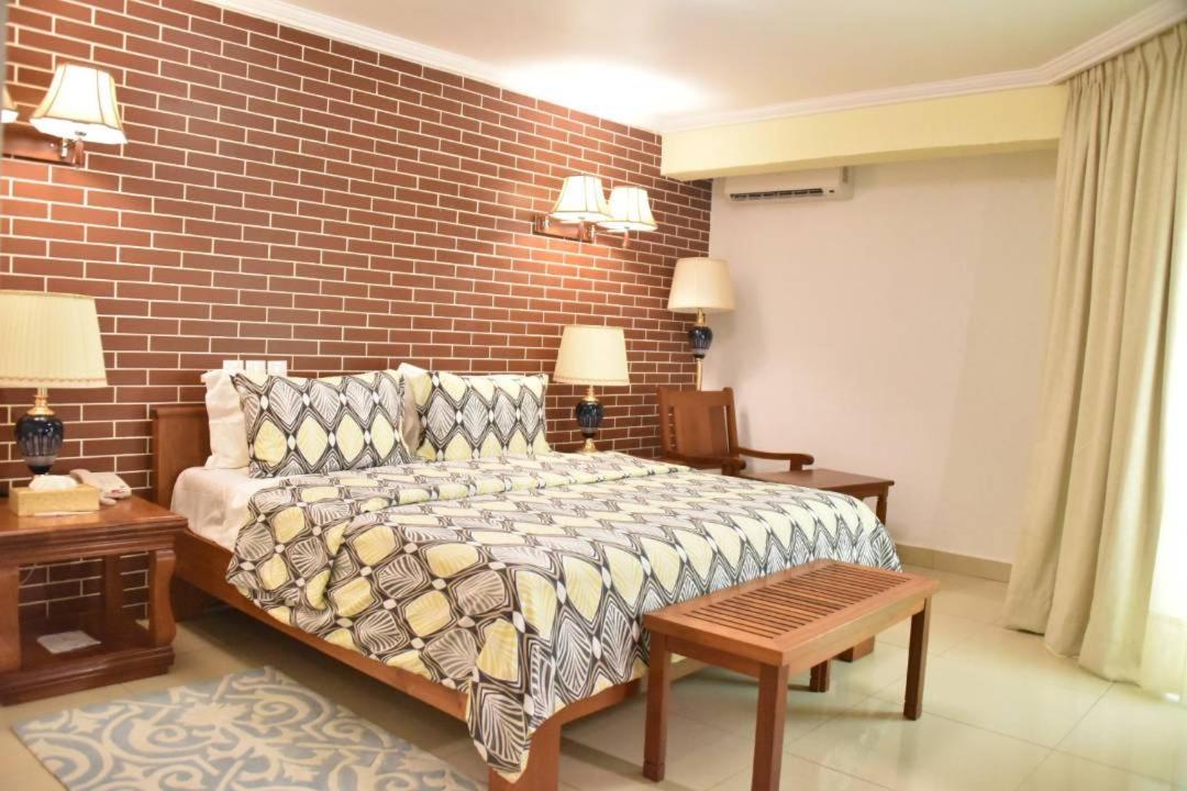 Grand Hotel Aeroport, Douala Bagian luar foto